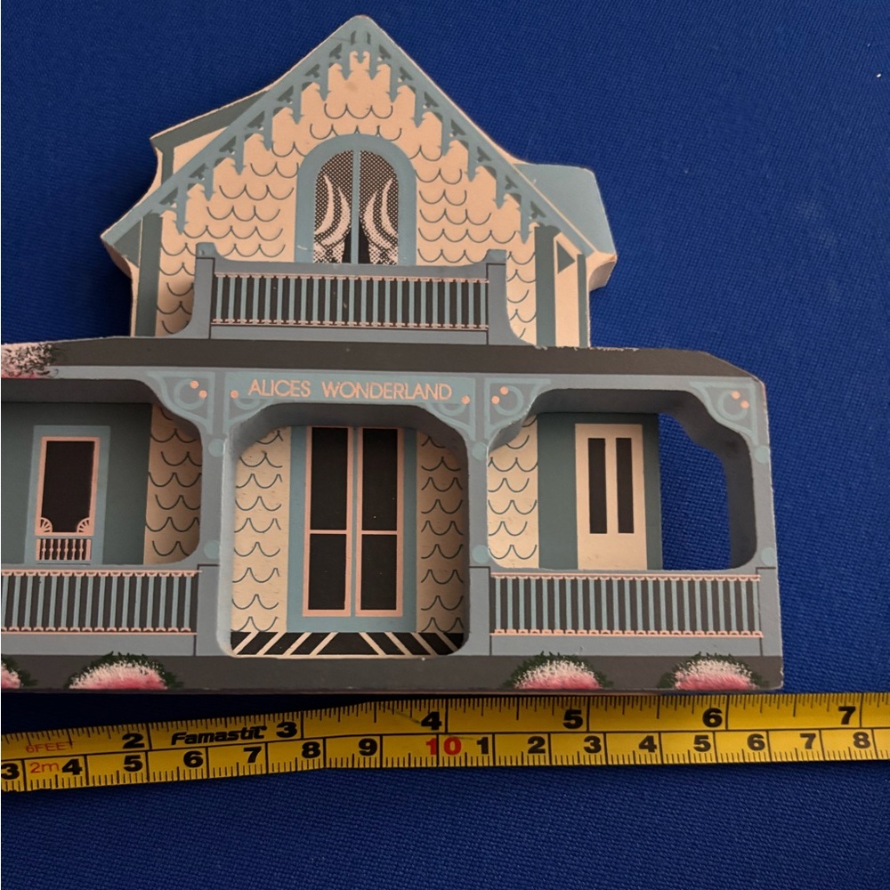 ALICE'S WONDERLAND OAK BLUFFS MASS 1993 Sheila's House Wood Shelf Sitter - Picture 5 of 6
